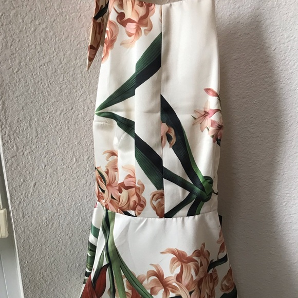 Lulu’s Tropical Floral Halter Dress NWT. Size M - Picture 5 of 6